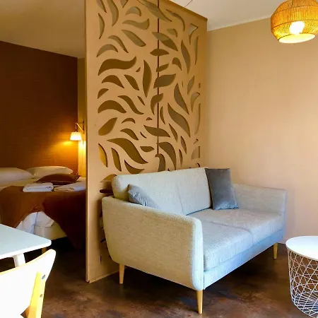 Charmant Studio A 2 Pas De La Gare Lons-le-Saunier Exterior foto
